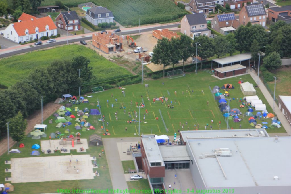 Er zijn 8 velden op gras, 2 beachvolley velden en 6 indoor velden.