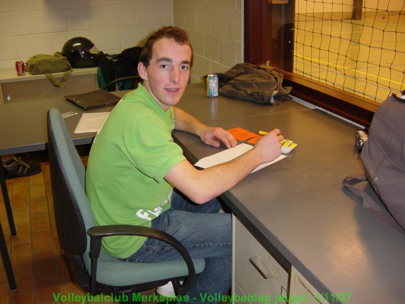 Dave doet nog wat voorbereidingen.