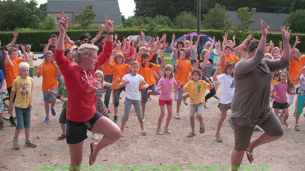 De kampdans wordt geoefend.