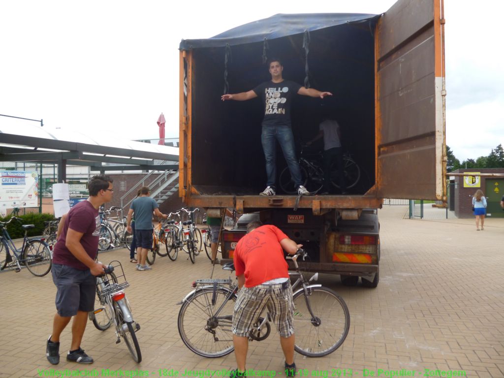 Camion inladen.