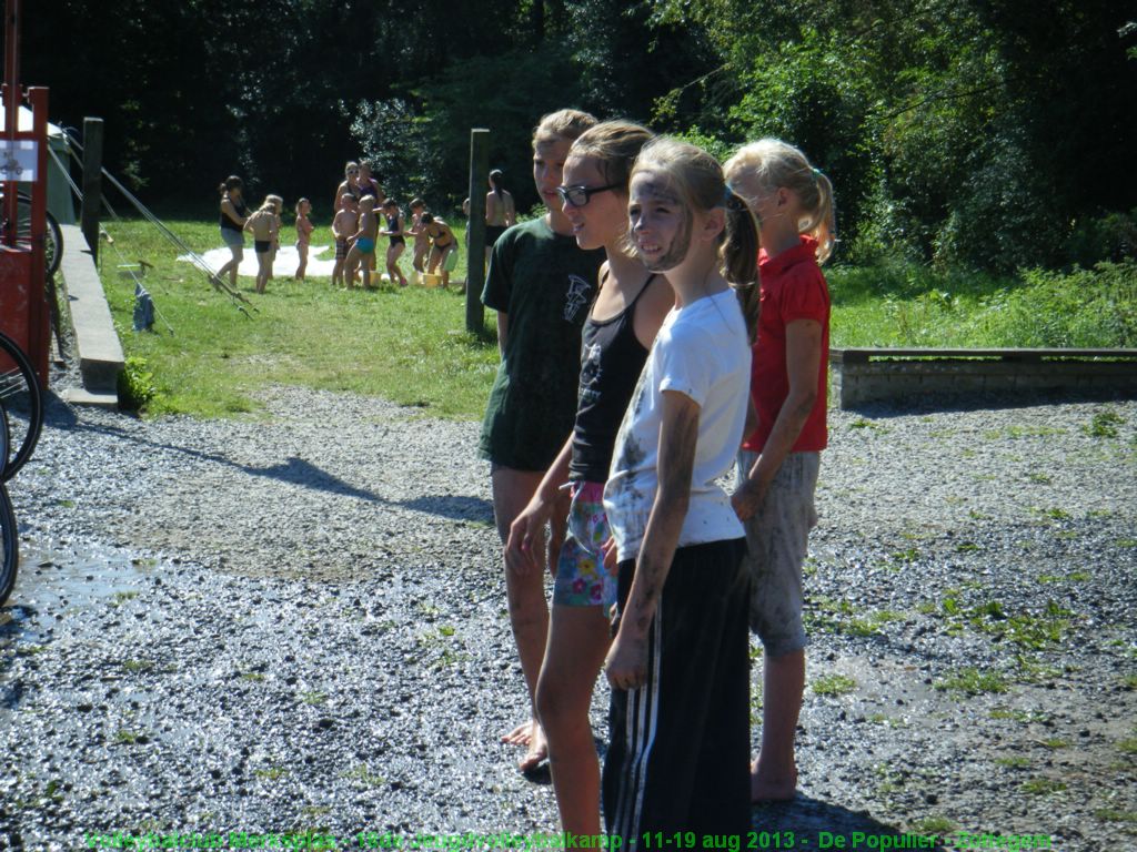 Commandotocht met de meisjes miniemen.
