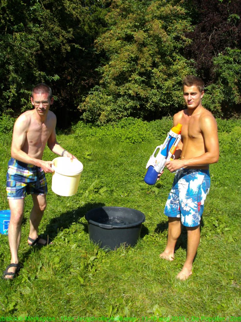 Waterspelen met de preminiemen.