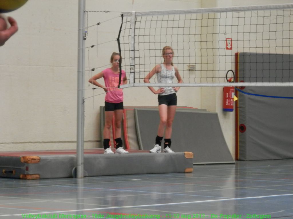 In de sporthal.