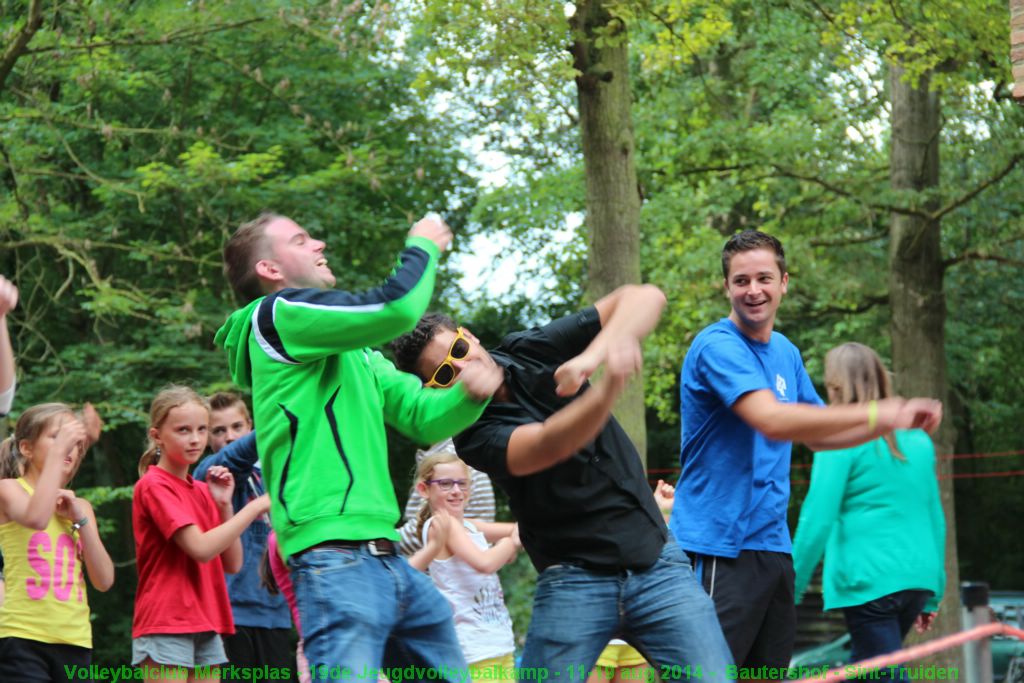 Met o.a. het aanleren van de kampdans.