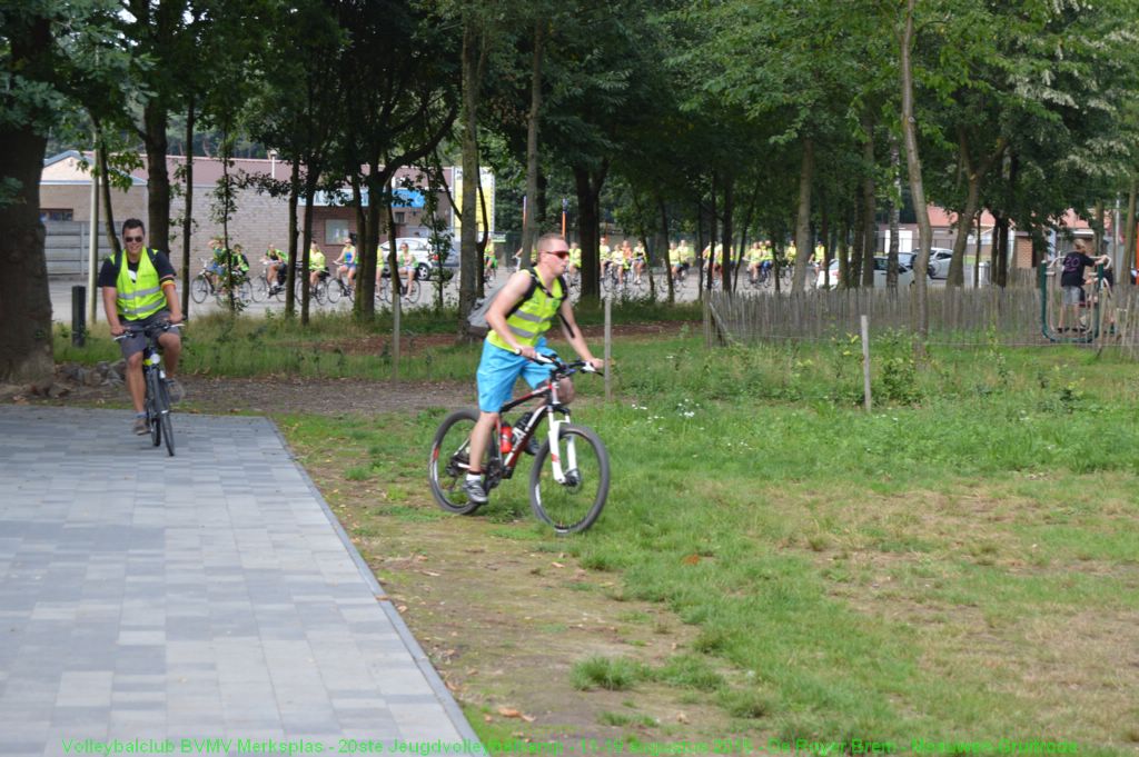 Rond 17u15, na een ritje van zo'n 8u, komen de fietsers toe.