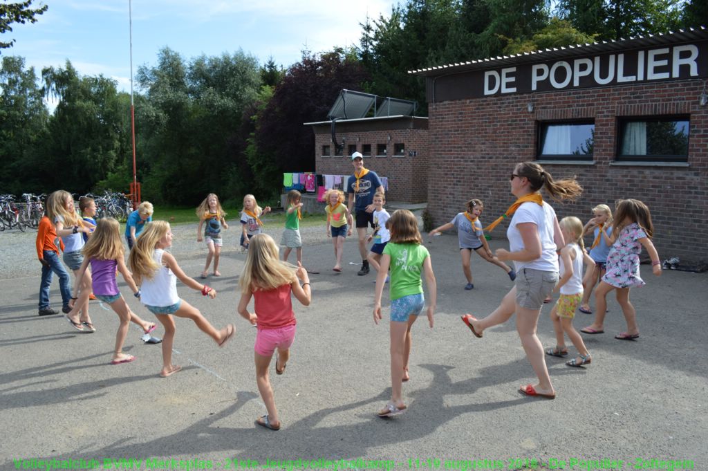 Volksdansen.