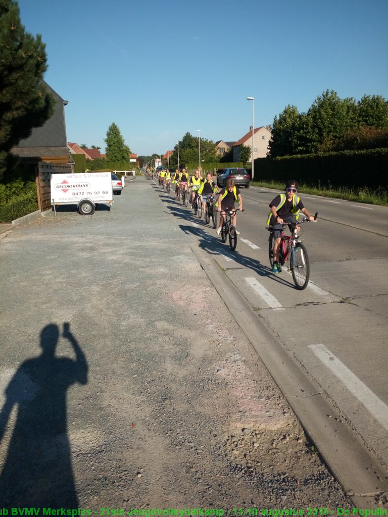 En na het zwemmen nog zo'n 20 km terug naar de kampplaats fietsen.