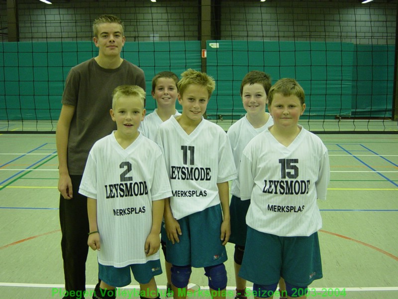 Jongens D met trainer/coach Wim.